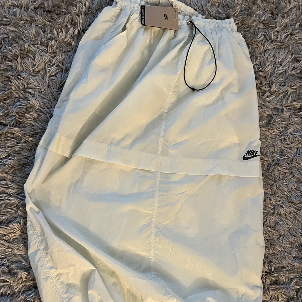 Nike Cream Windbreaker skirt